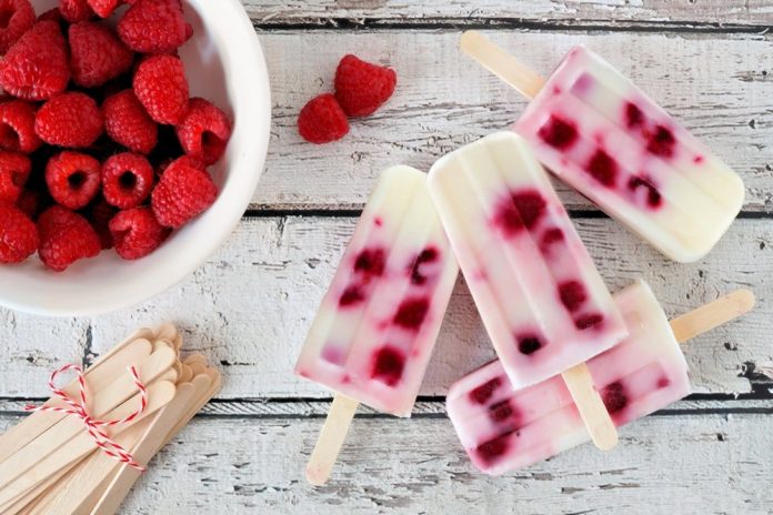 frozen yogurt popsicle raspberry